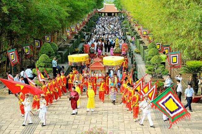 Writing about a festival in Vietnam (ảnh 2)