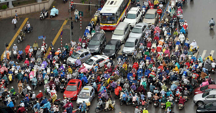 Many people say that motorbikes are the main cause of traffic jam in HCM city, so they should be (ảnh 1)