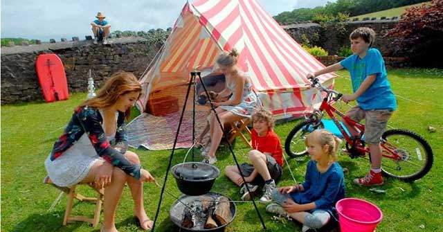 TOP 20 Describe a camping holiday | Đoạn văn tiếng Anh kể về một kì nghỉ đi cắm trại của bạn (ảnh 2)