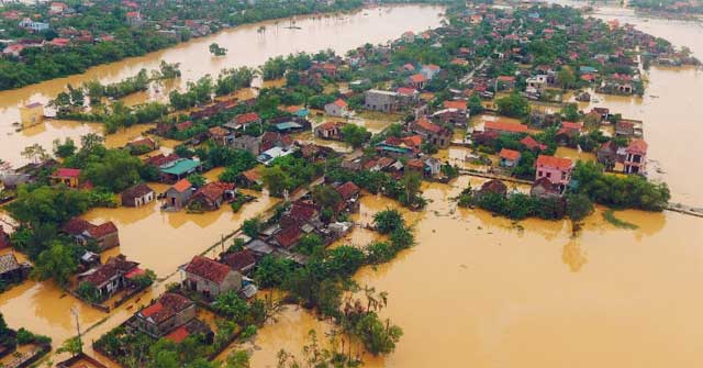 In 130-150 words, write a paragraph to describe a heavy storm in your country/town which you remember (ảnh 2)