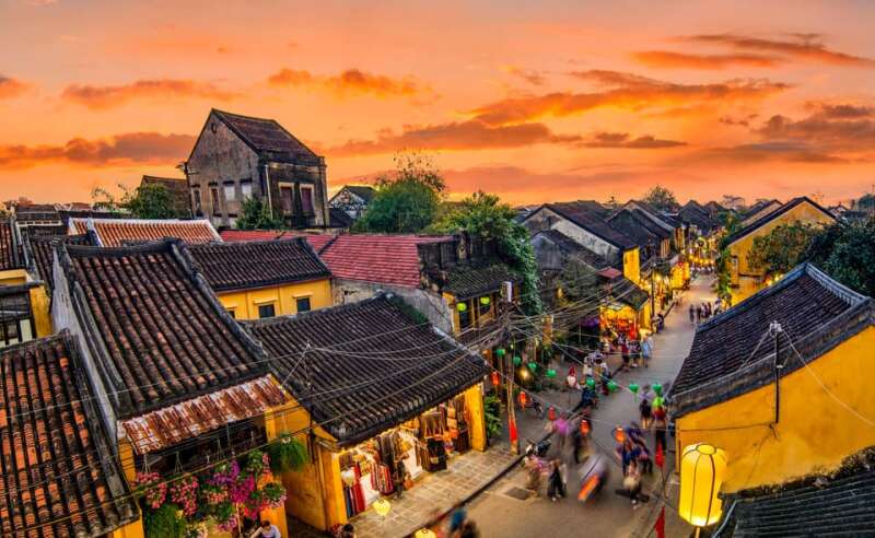 Write about Hoi An Ancient town (about 120-200 words (ảnh 2)