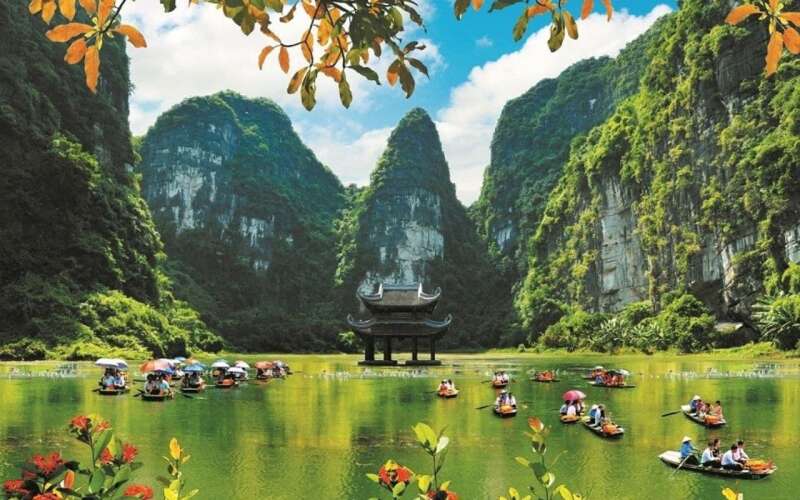 Describe a place (about 100-150 words) that you would like to visit in Vietnam (ảnh 2)