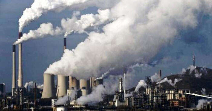 Write a paragraph about the causes and effects of a pollution type (ảnh 1)