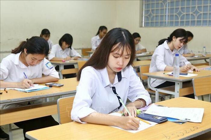 Đề thi Giữa học kì 1 Toán lớp 9 Hồ Chí Minh năm 2021 (7 đề) (ảnh 2)