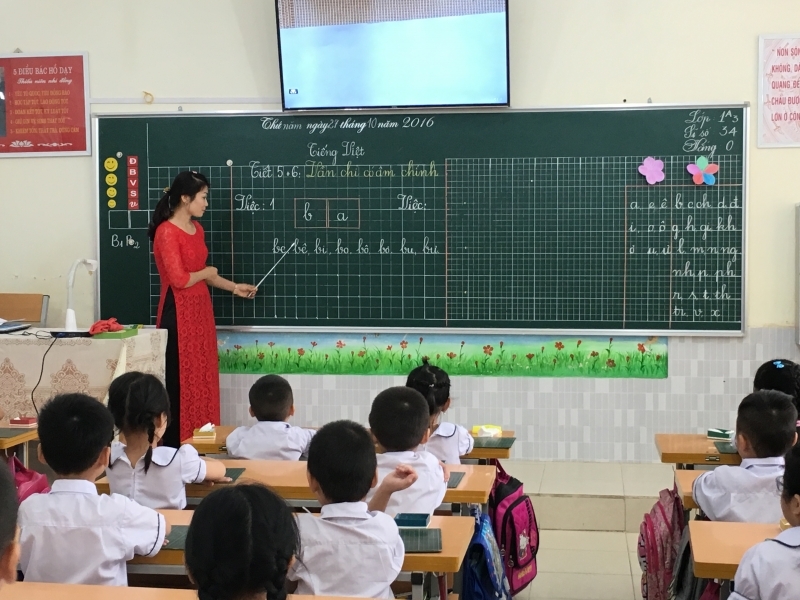 Top 18 bài Tả cô giáo đang dạy học 2022 hay nhất (ảnh 1)