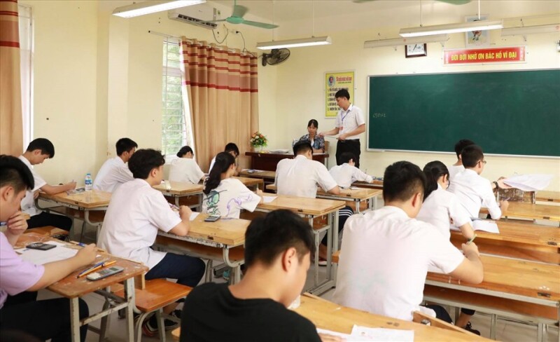 Đề thi Giữa học kì 1 Ngữ Văn lớp 11 Hồ Chí Minh năm 2021 (10 đề) (ảnh 2)