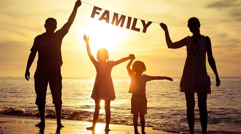 Top 3 bài Kể chuyện một gia đình hạnh phúc hay nhất  (ảnh 1)