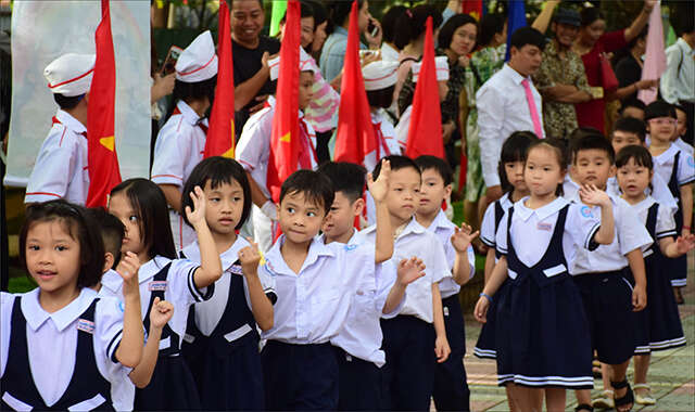 TOP 10 Viết tiếp thân đoạn để hoàn chỉnh: Theo bạn, học sinh đến trường có nên mặc đồng phục không (ảnh 2)