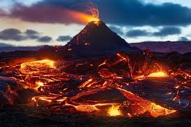 TOP 10 bài Thuyết minh giải thích hiện tượng tự nhiên núi lửa phun trào 2023 SIÊU HAY (ảnh 2)